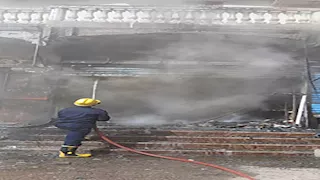 بالصور- النيران تلتهم محلين تجاريين بالفيوم والإطفاء تتدخل قبل امتدادها للمنازل 