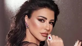 الأسود يليق بها.. 4 صور ومعلومات عن إطلالة ماجي بو غصن