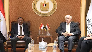 وزير  التعليم العالي يبحث ونظيره السوداني تحويل طلاب السودان للجامعات المصرية