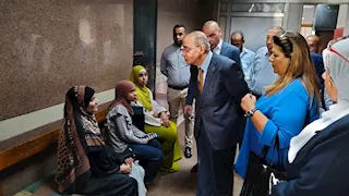 صور.. مدير مستشفيات قصر العيني يتفقد بنك الدم وحضانة العاملين