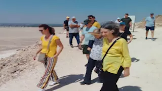 بالصور- وفود سياحية من 4 دول أوروبية تزور المناطق الأثرية بالمنيا 