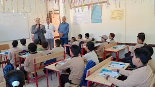 خبير تربوي يوضح طرقًا فعالة للتعامل مع الواجبات اليومية والتقييمات الأسبوعية