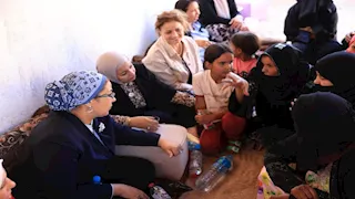 القومي للمرأة يستمع لتطلعات سيدات وادي منحر الناقة بشرم الشيخ (صور)