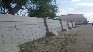 الجيزة: تركيب أسوار خرسانية بطول 140 مترًا بشارع فيصل لمنع إلقاء المخلفات