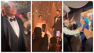 وصلة رقص بين صلاح عبدالله وبيومي فؤاد في حفل زفاف نجل الأخير (صور)