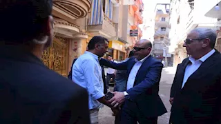 صور.. وزير العمل يتفقد مصابي حريق مصنع المحلة ويُعزي أسر الضحايا