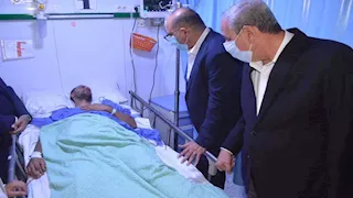 وزير العمل ومحافظ الغربية يزوران المصابين في حريق مصنع المحلة (صور)