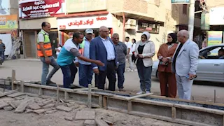 محافظ القليوبية يتابع أعمال تطوير ورصف شارع "مصرف الحصة" بطوخ -صور
