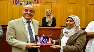 بعد إنجاز عالمي.. محافظ الأقصر يكرّم "صُنّاع نهضة إسنا" (صور)