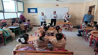 مكتبة مصر المتنقلة توعي طلاب أسيوط بالقضايا البيئية والصحية (صور)