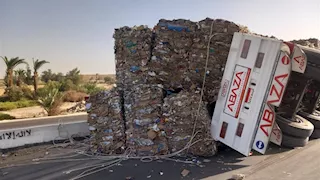 تصادم ميكروباص ونقل أعلى دائري المنيب