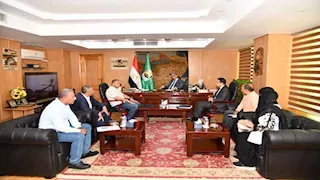 محافظ الفيوم يوجه بمنع تحصيل أي رسوم غير قانونية والتصدي للبناء المخالف