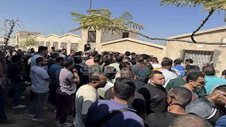 وداع مهيب بالإسماعيلية.. تشييع جثمان محمد اللبان ضحية "أكوا بارك" رأس سدر