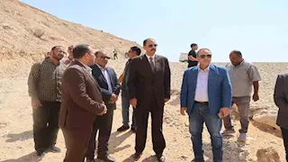 قبل الشتاء.. محافظ سوهاج يتفقد مخرات السيول ويؤكد جاهزيتها (صور)