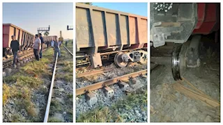 10 صور ترصد تفاصيل حادث خروج قطار بضائع عن القضبان ببني سويف