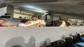 بالصور.. قفشة وعواد في مدرجات ستاد القاهرة لمتابعة مباراة الأهلي والزمالك