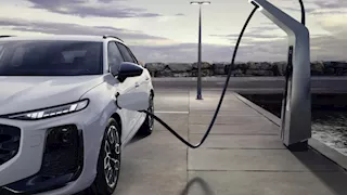 أودي تطلق نسخة دفع هجين Plug-in من سيارتها Q3 الجديدة 