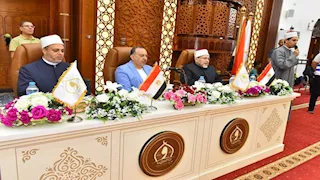 محافظ أسيوط يشهد احتفال الأوقاف بالمولد النبوي الشريف (صور)