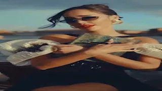 "على متن يخت".. جلسة تصوير جريئة لـ بسمة بوسيل في مهرجان فينيسيا السينمائي