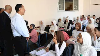 بالصور- مدبولي يفاجئ مدرسة على الطريق بالمنوفية.. ويونس: "مكنتش في البرنامج ونزلنا نطمن"