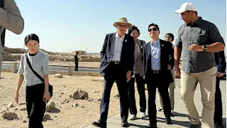 المبعوث الرئاسي لكوريا الجنوبية يزور المتحف المصري الكبير والأهرامات