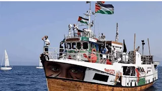 على متن "الضمير".. عشرات الأطباء والصحفيين الدوليين يبحرون إلى غزة من إيطاليا- صور