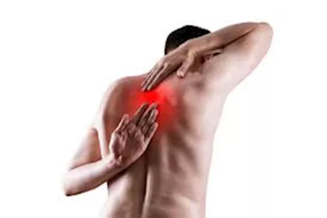 أسباب ألم أعلى الظهر والعلاج