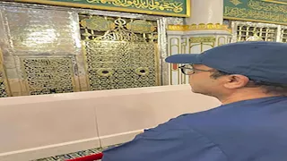 محمد هنيدي يحتفل بالمولد النبوي من أمام الروضة الشريفة