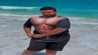 "ولا جيم ولا وجع دماغ".. إسلام إبراهيم بـ "تيشيرت كمال الأجسام" على البحر