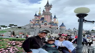 سيف الدين الجزيري وزوجته يقضيان عطلتهما في باريس