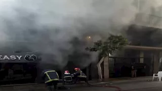 "الموتوسيكلات بقت رماد".. حريق يلتهم معرض دراجات بالإسكندرية (فيديو وصور)