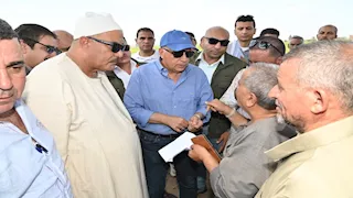 وزير الري يوجه المزارعين بتطهير المساقي الخصوصية بمعرفتهم