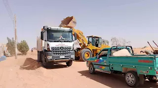 "الرمال في كل مكان".. تدخل عاجل لإنقاذ قرية الأربعين بالوادي الجديد (صور)