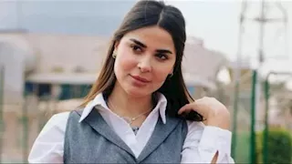 نورهان منصور تخطف الأنظار بفستان أسود أنيق ولمسة روج أحمر جريئة