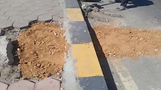 إصلاح تشقق أرضي سطحي بكورنيش الإسكندرية.. والمحافظة: نتابع كل الشكاوى -صور