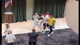 8 صور ترصد دفع رونالدو مشجع حاول التقاط "سيلفي" معه (فيديو)