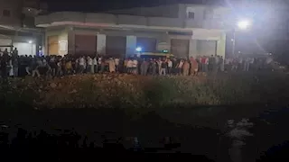 مصرع 4 أشخاص والبحث عن خامس سقطت سيارتهم في ترعة بالشرقية (صور)