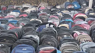 مبادرة خيرية بطهطا.. شنط مدرسية ومساعدات للأسر الأولى بالرعاية (فيديو وصور)