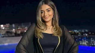  ملك زاهر بإطلالة أنيقة.. كيف نسقت اللوك؟