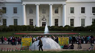 وكالة الهجرة الأمريكية تعتقل قريبة المتحدثة باسم البيت الأبيض.. ما القصة؟