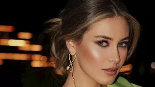 الأبيض يليق بها.. ملكة جمال لبنان تخطف الأنظار بإطلالتها