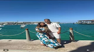 "أغلى من عنيا".. 3 صور جديدة من إجازة إمام عاشور وزوجته على البحر