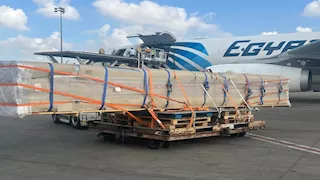 مصر للطيران للشحن الجوي تُعدم كميات من البضائع المهملة والكيماويات