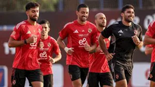 "النحاس يحتفظ به للزمالك" .. سبب غياب ظهير الأهلي عن مباراة حرس الحدود