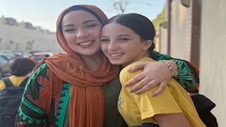 بعد ارتدائها الحجاب.. أسما شريف منير توجه رسالة لابنتها 