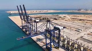 18 صورة.. وصول الدفعة الأخيرة من الأوناش العملاقة لمحطة "هاتشيسون" بميناء السخنة