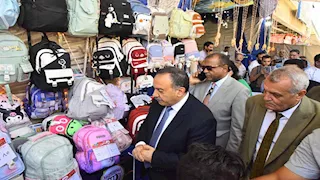 بالفيديو والصور- تخفيضات حتى 40% في معرض "أهلاً مدارس" بأسيوط