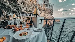 أغرب 10 مطاعم فاخرة.. وجبات تحت الماء وأخرى على فوهة بركان