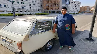 رحلة أمل بلا أجر.. شاب نوبي ينقل مرضى الأورام مجانًا في أسوان: كفاية دعاهم