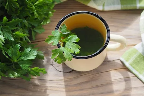ماذا يحدث لقلبك عند شرب شاي البقدونس؟